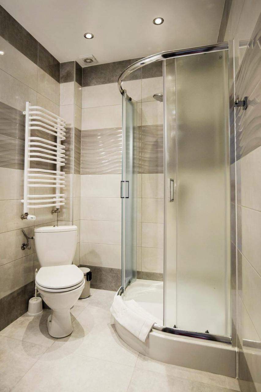 Hotel Gosciniec Ceglane Katy Dwikozy Exterior foto