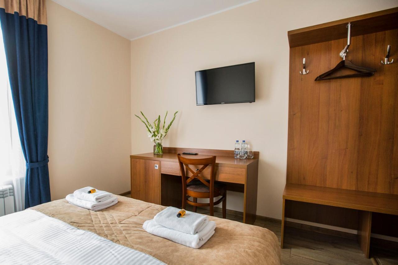 Hotel Gosciniec Ceglane Katy Dwikozy Exterior foto
