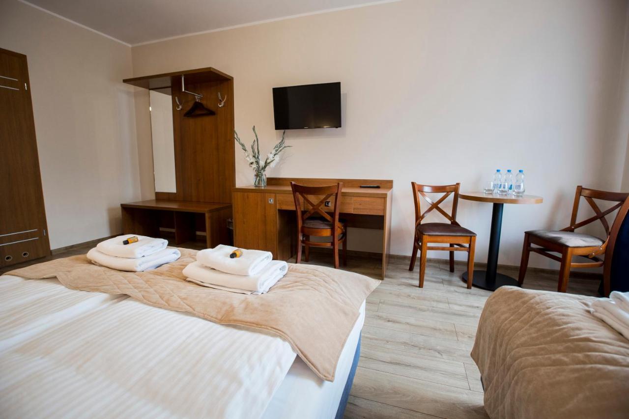 Hotel Gosciniec Ceglane Katy Dwikozy Exterior foto