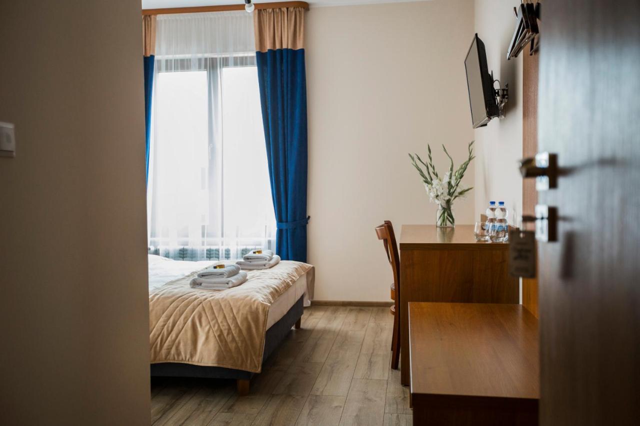 Hotel Gosciniec Ceglane Katy Dwikozy Exterior foto