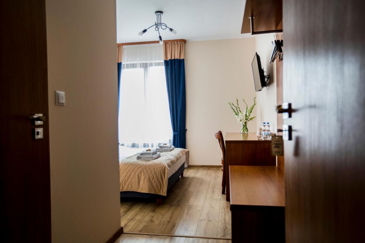 Hotel Gosciniec Ceglane Katy Dwikozy Exterior foto