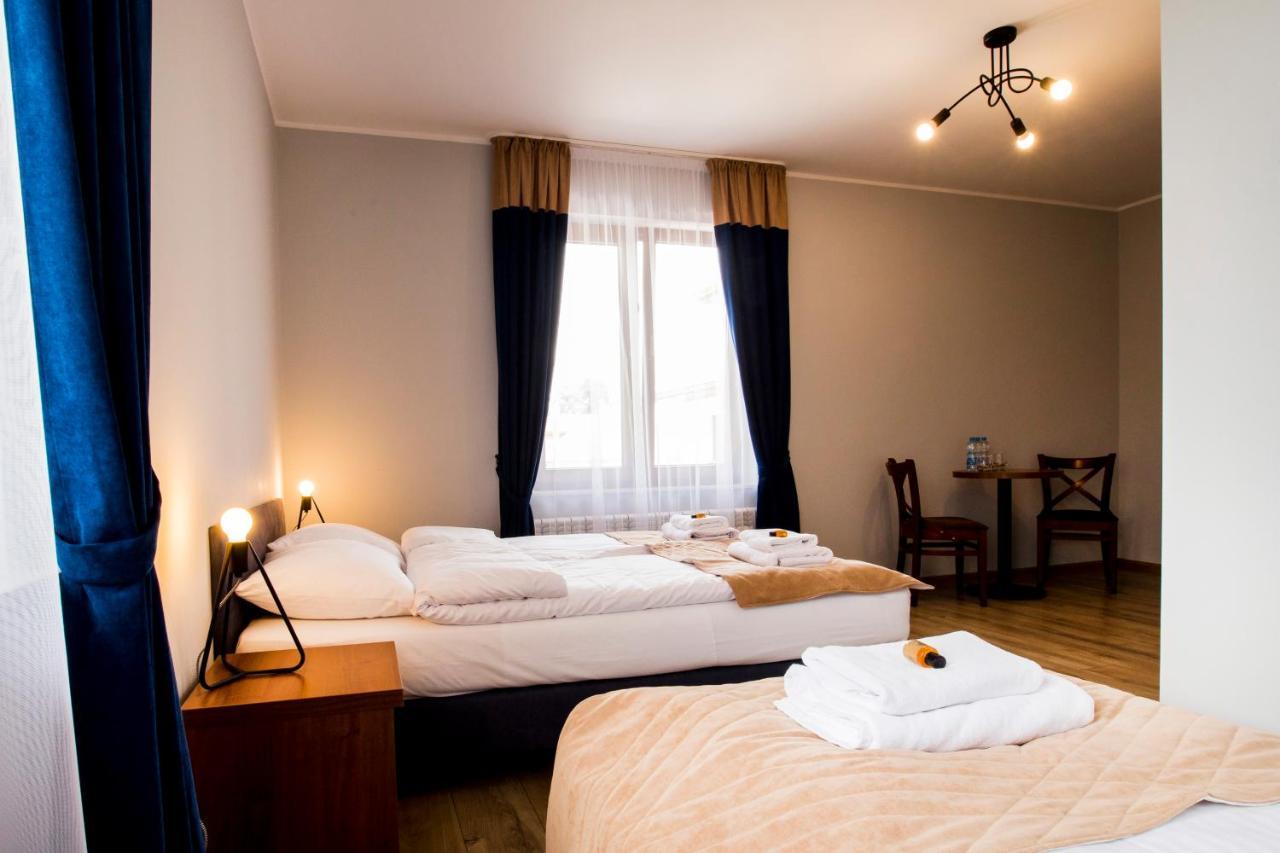 Hotel Gosciniec Ceglane Katy Dwikozy Exterior foto