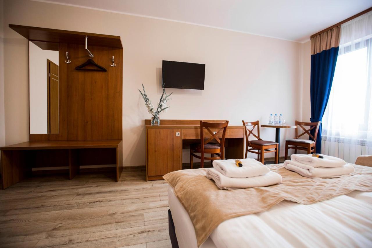 Hotel Gosciniec Ceglane Katy Dwikozy Exterior foto
